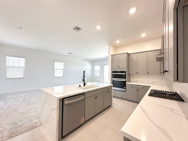 Building Photo - Summerlin Village