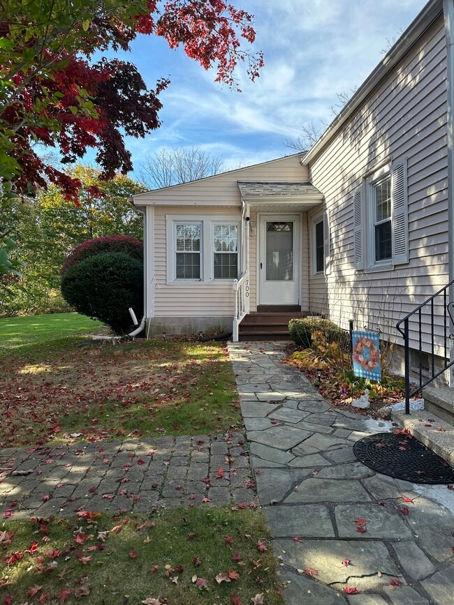 Building Photo - 708 Racebrook Rd