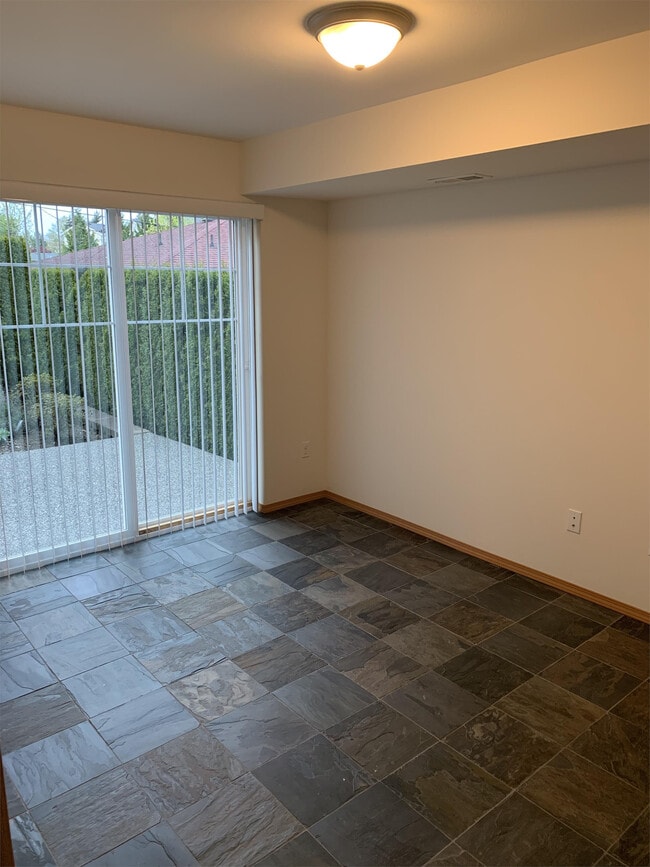 Building Photo - 9515 Holly Dr