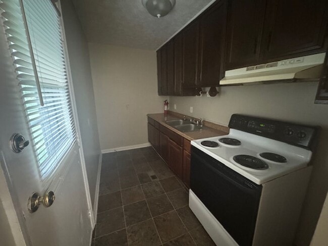 Building Photo - 205 Chesterfield Pl