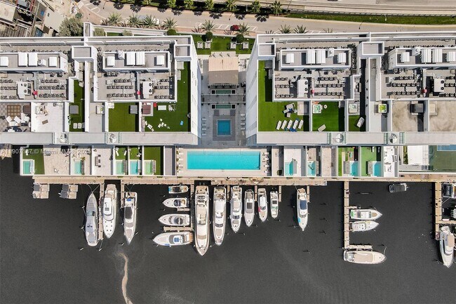 Building Photo - 400 Sunny Isles Blvd