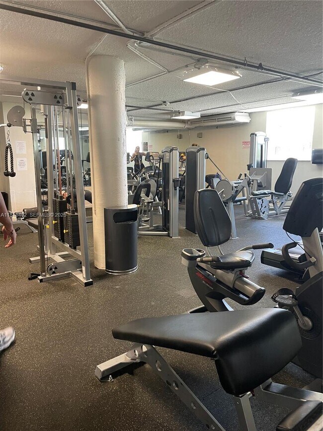 Building Photo - 801 Brickell Bay Dr