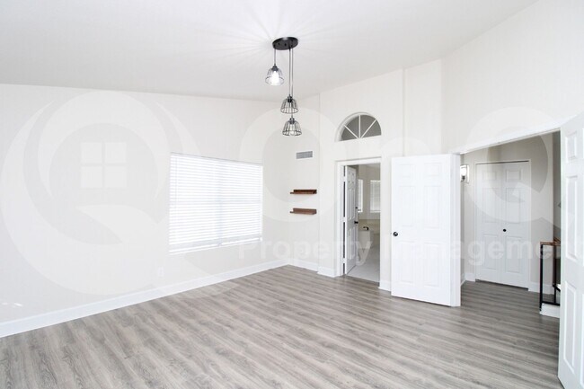Building Photo - 1210 E Whitefish Bay Ct