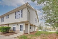 Building Photo - PRIE REDUCTION  3 Bedroom Avail August 2026; Rent $1,600