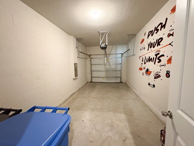 Building Photo - Spacious 3-Bedroom Townhome with garage  i...