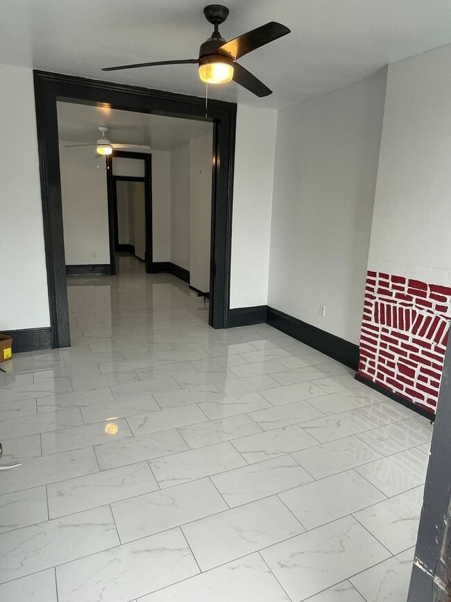 Building Photo - Spacious 1BD/1BA Shotgun 2 Blocks of Esplanade Ave