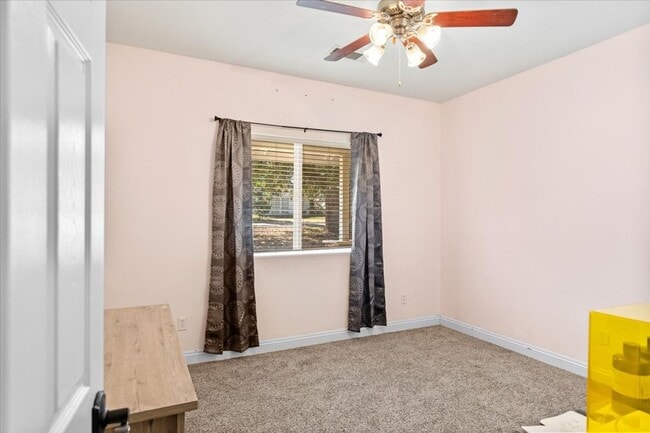 Building Photo - Stallion Springs Home!