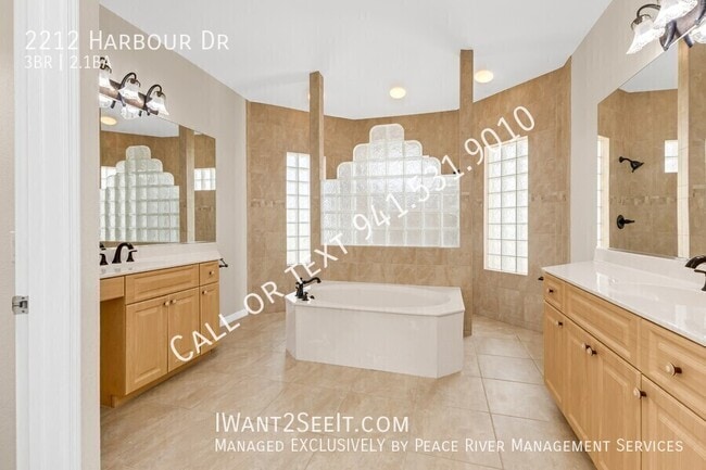 Building Photo - 2212 Harbour Dr