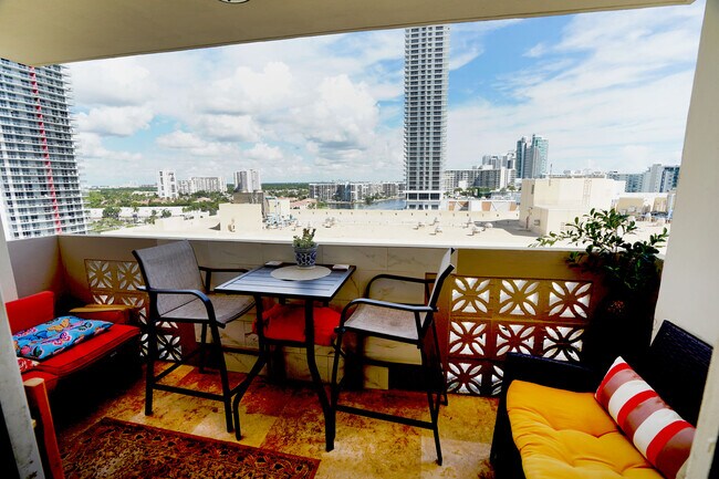 Building Photo - 1833 S Ocean Dr