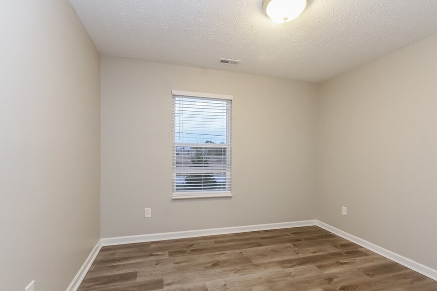 Building Photo - 2633 Shadowbrook Trace