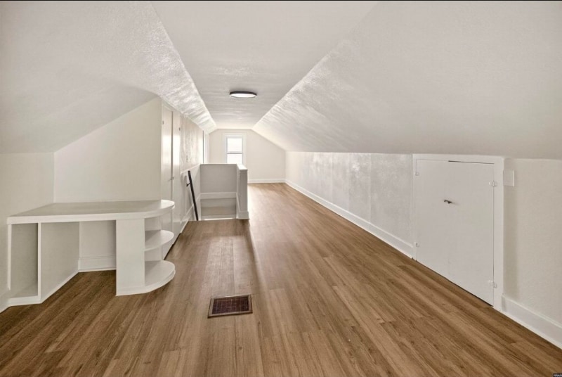 Building Photo - 304 S Poplar St