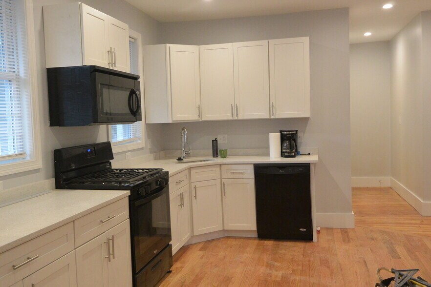 Building Photo - 54 Tremont St