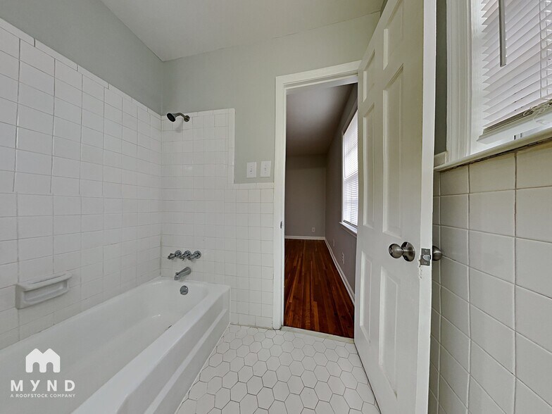 Building Photo - 3281 Whitney Ave