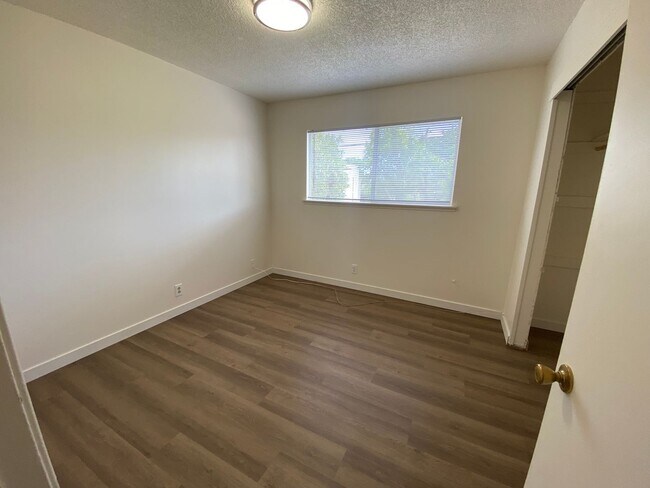 Building Photo - 4 bedroom in Orcutt!!!