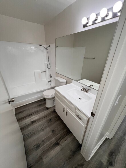 Building Photo - 4648 Fulton Ave