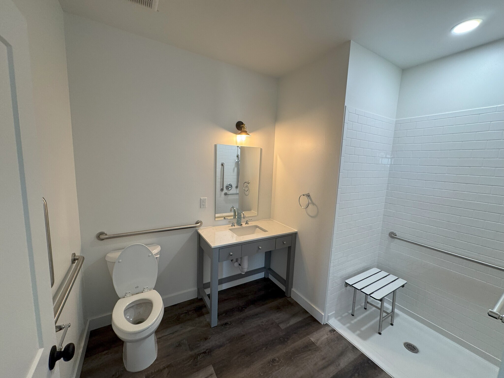 Accessible main bath - 102 Second St