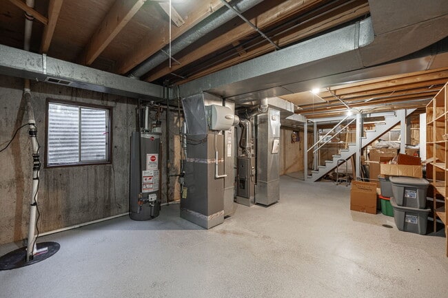 Building Photo - 1000 E Callero Cir