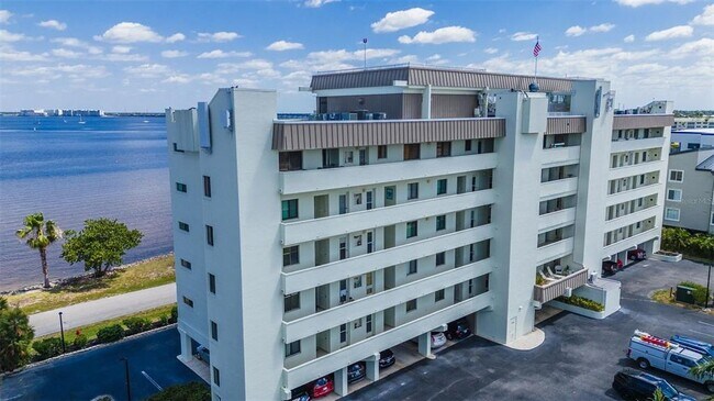 Building Photo - 1500 Park Beach Cir
