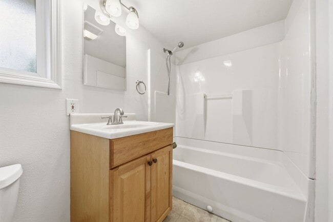 Building Photo - 6830 SE 50th Ave