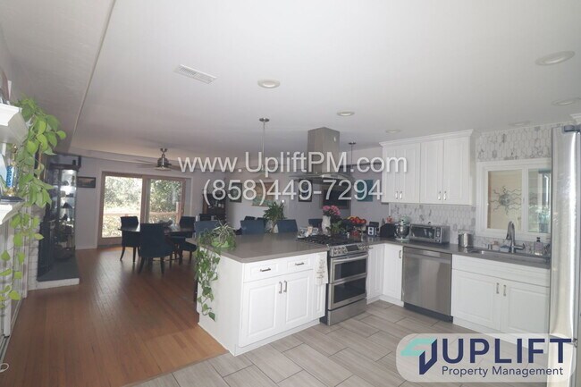 Building Photo - 2655 Chauncey Dr