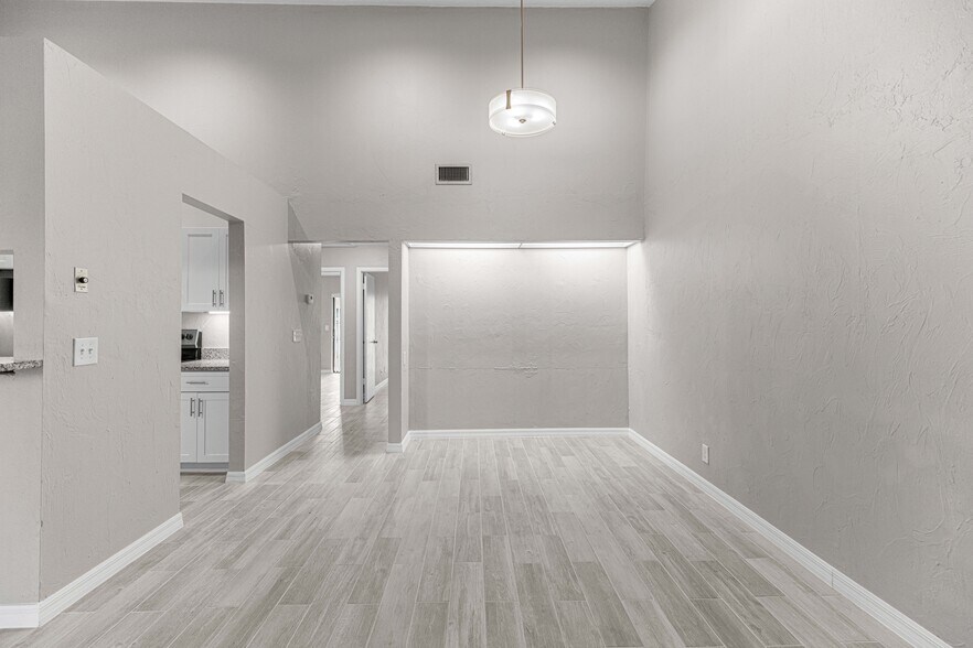 Building Photo - 4151 SE 22nd Ave