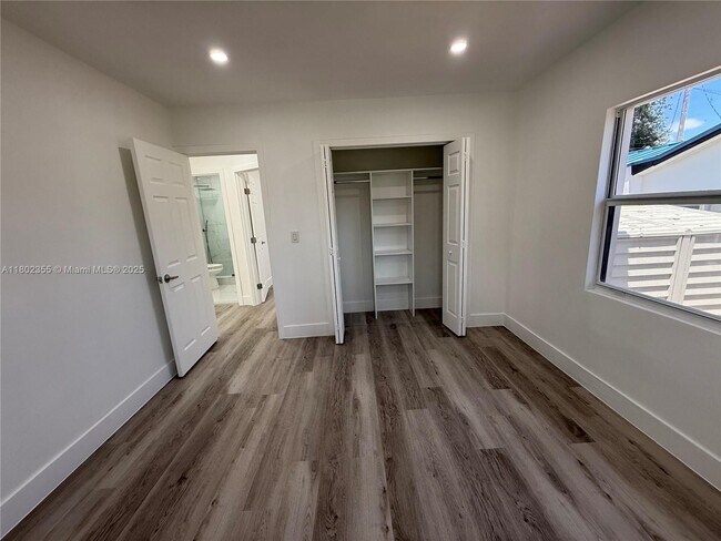 Building Photo - 6391 SW 39th St