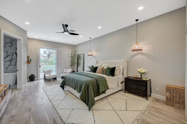 Building Photo - 4 Bedroom Contemporary Furnished-Renovated...