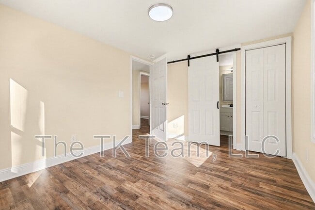 Building Photo - 416 Richardson St