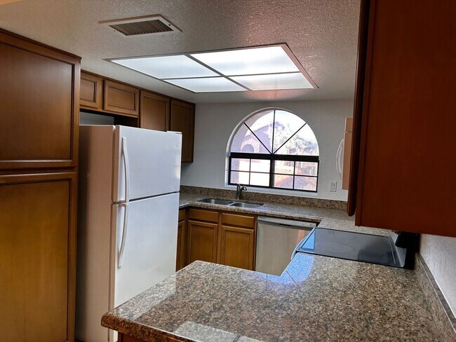 Building Photo - 700 E Mesquite Cir