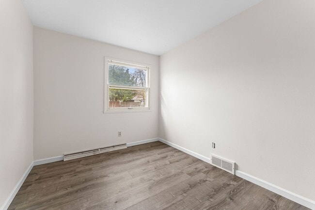 Building Photo - Delightful home with Garage and Large Yard. PETS WELCOME