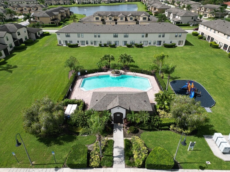 Building Photo - 2449 Seven Oaks Dr