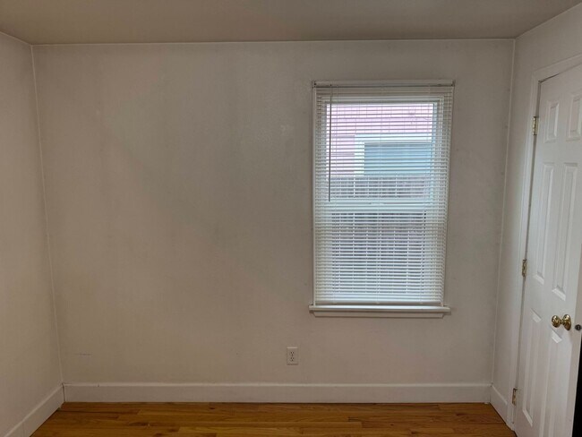 Building Photo - 2 Bedroom Duplex in S. Eugene/Campus Area Eugene