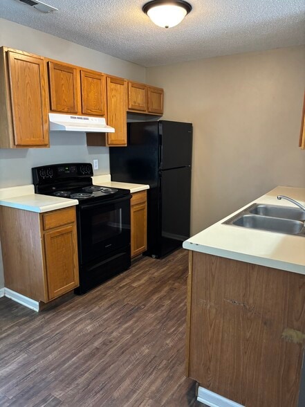 Building Photo - 5339 Ponderosa St.