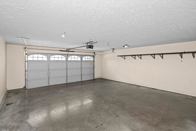 Building Photo - 1075 Campbell Ave