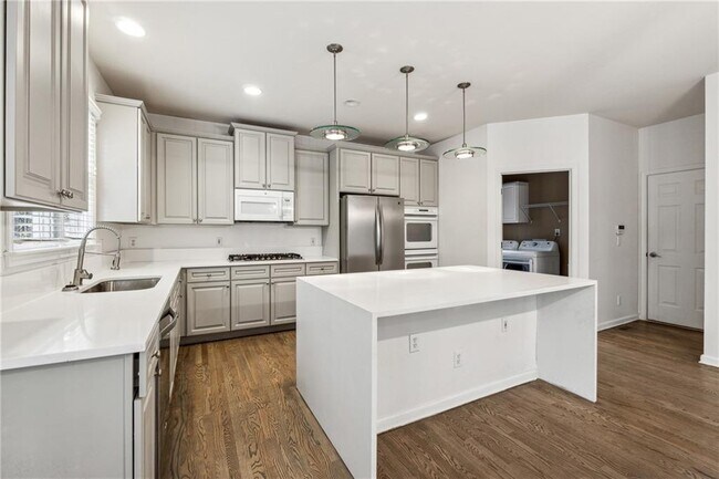 Building Photo - 2075 Willshire Glen