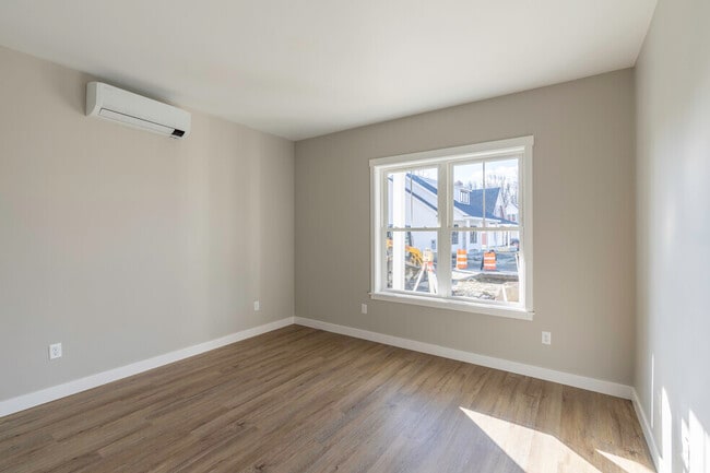 Building Photo - 2 Cottage Ln