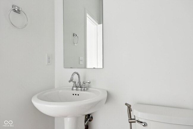 Building Photo - 17255 Gresham Ln