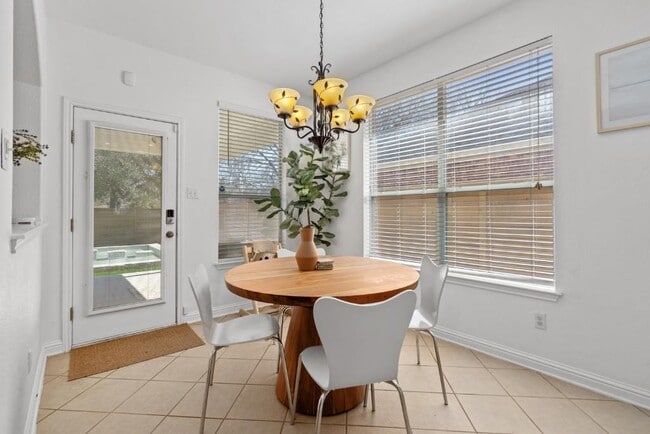 Building Photo - 10313 Big Thicket Dr