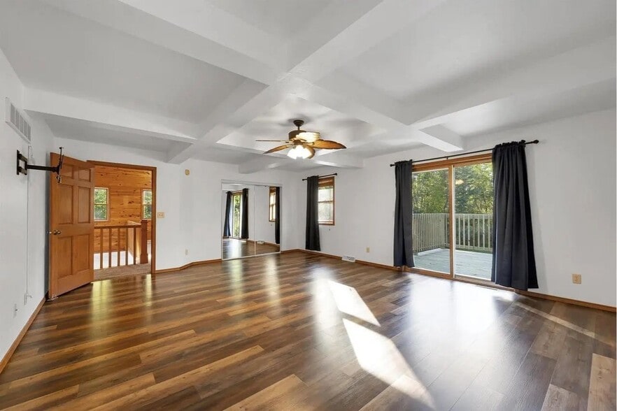 Building Photo - 969 Riverside Dr