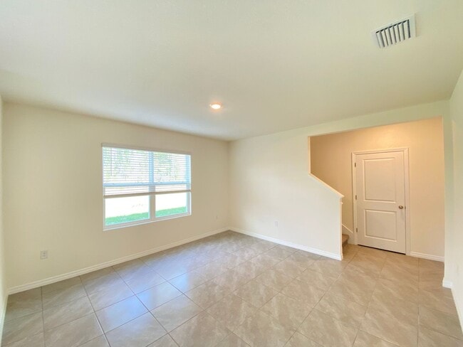 Building Photo - Desirable SE Ocala Subdivision - Lake Diamond-North - 4/3/2 *Available Soon* Won't Last!