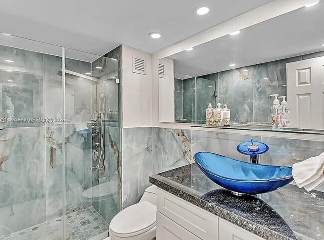 Building Photo - 2450 NE 135th St