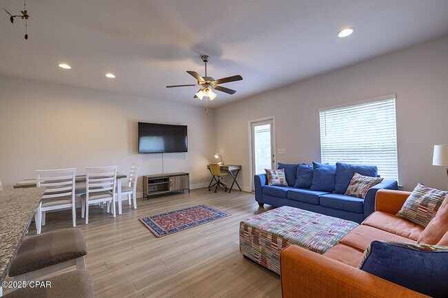 Building Photo - 1882 Pointe Dr