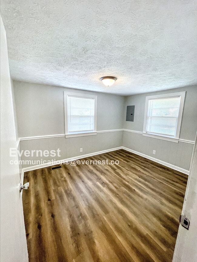 Building Photo - 203 Shannon Ln