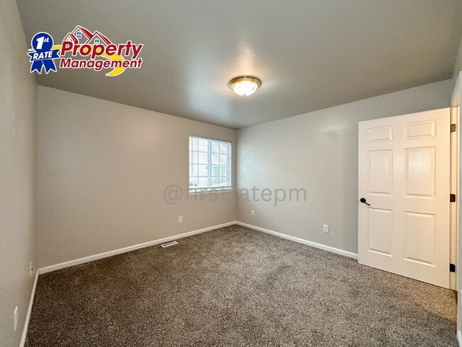 Building Photo - 10146 W Garverdale Ln