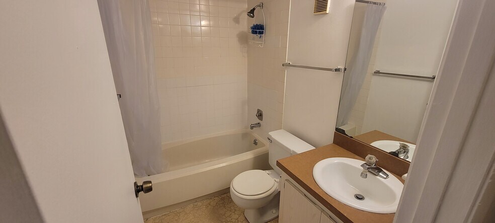 2ND BATH - 140 Orchid Woods Ct