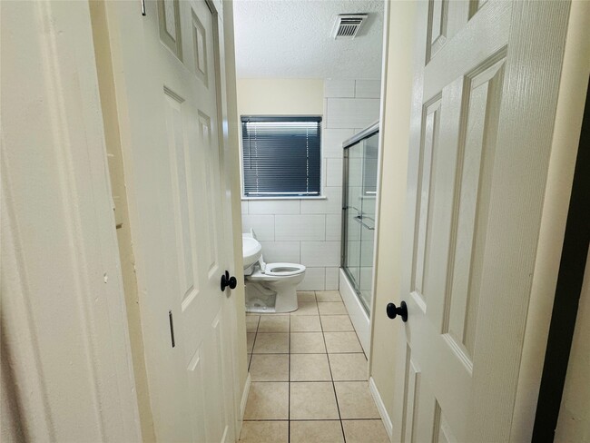 Building Photo - 605 Tovrea Rd