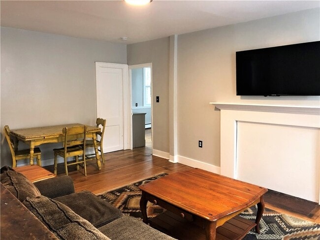 Primary Photo - 283 Spring St