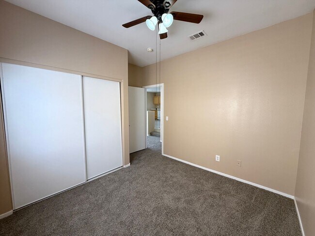 Building Photo - 8816 W Pine Pitch Dr