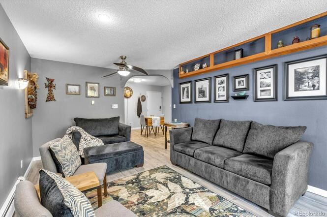 Building Photo - 1250 Golden Cir