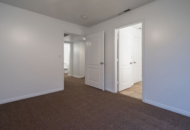 Building Photo - La Paloma Condo with 2-Bedrooms and 2-Bathrooms